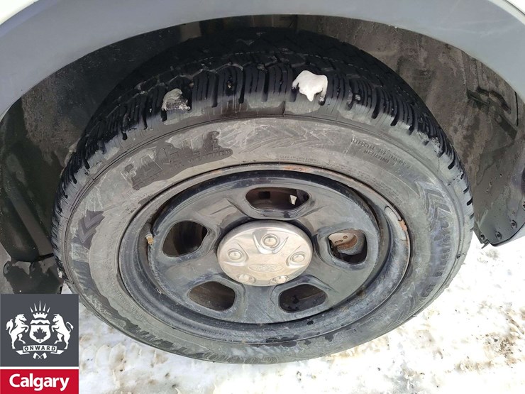 2016-ford-explorer-image-13