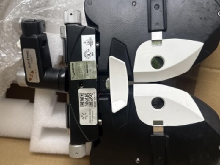 burton-auto-cross-7500-1-vision-testing-machine-image-3