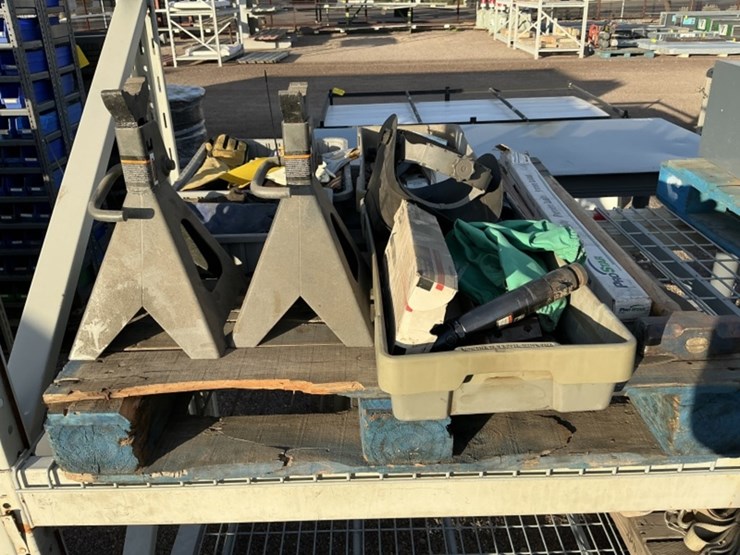 pallet-of-asst-welding-equipment-&-jacks-image-3