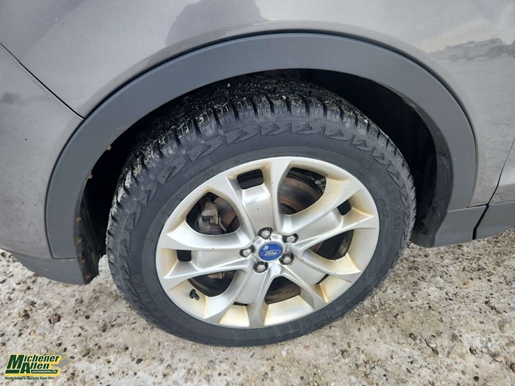 2013-ford-escape-sel-image-10