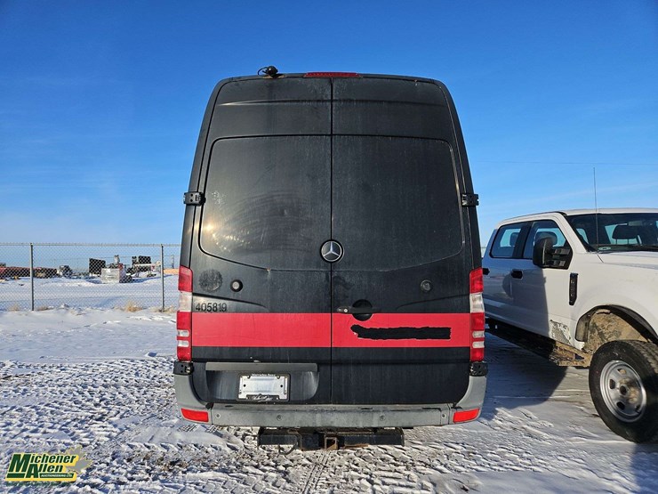 2015-mercedes-benz-sprinter-3500-image-28