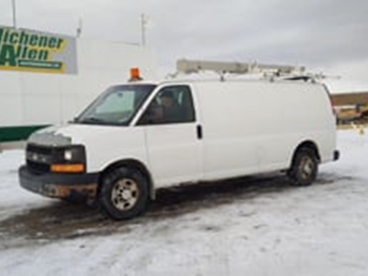2010-chevrolet-express-3500-image-5