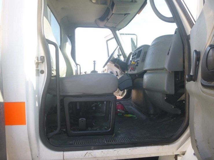 2005-international-durastar-4400-image-14