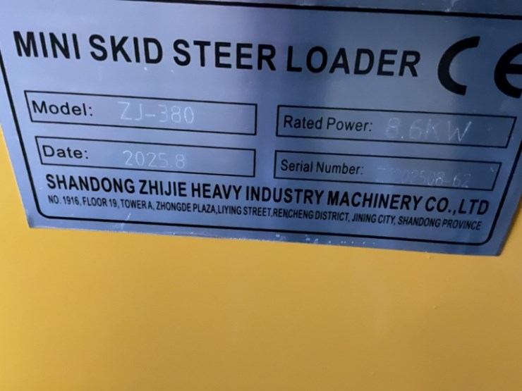 (inv.50098)-new-unused-cjg-zj-380-compact-track-loader,-27-hp-gas-engine,-aux.-hydraulics,-gp-bucket-image-3