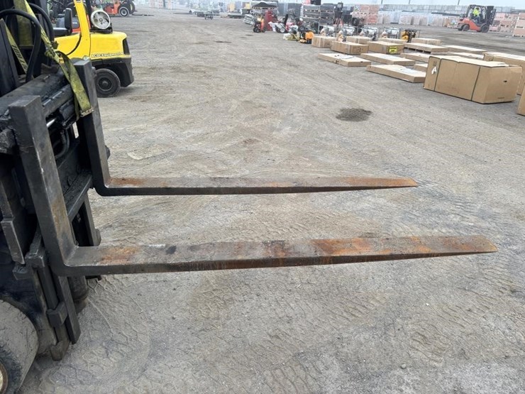 yale-glc080lgnae095-forklift-image-10