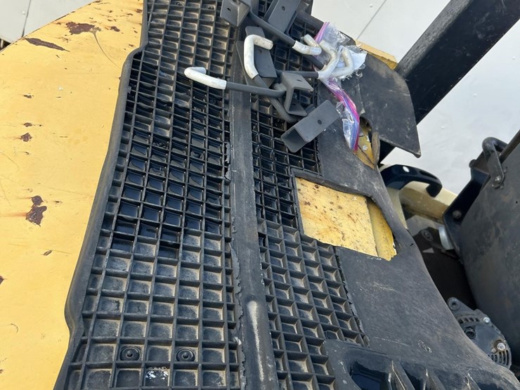 2002-yale-gc100mjn-image-19