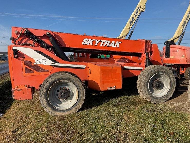 2015-jlg-8042-image-3