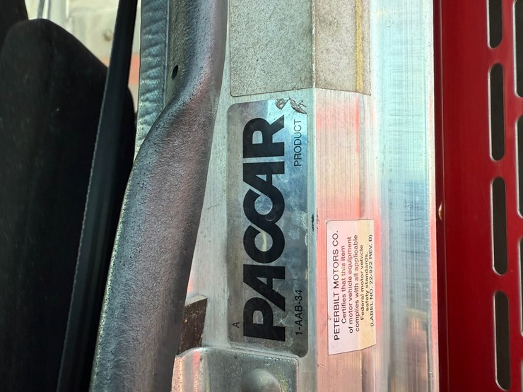 2014-peterbilt-389-image-50