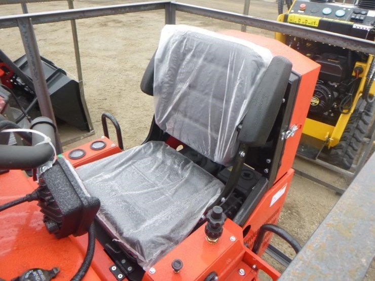 2025-agt-sda140w-skid-steer-loader-image-13