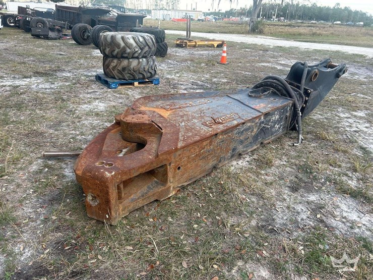 zato-hydraulic-demolition-shears-excavator-attachment-image-3