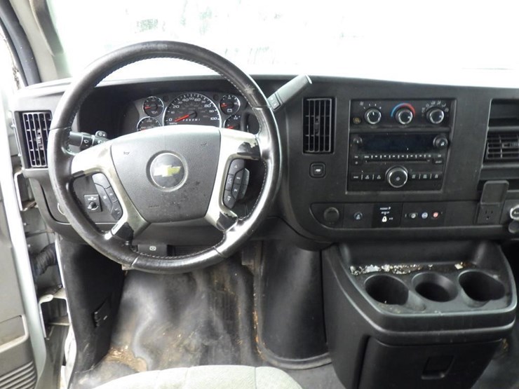 2017-chevrolet-express-2500-image-9