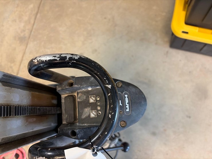 hilti-dd-200-core-drill-and-bits-image-5