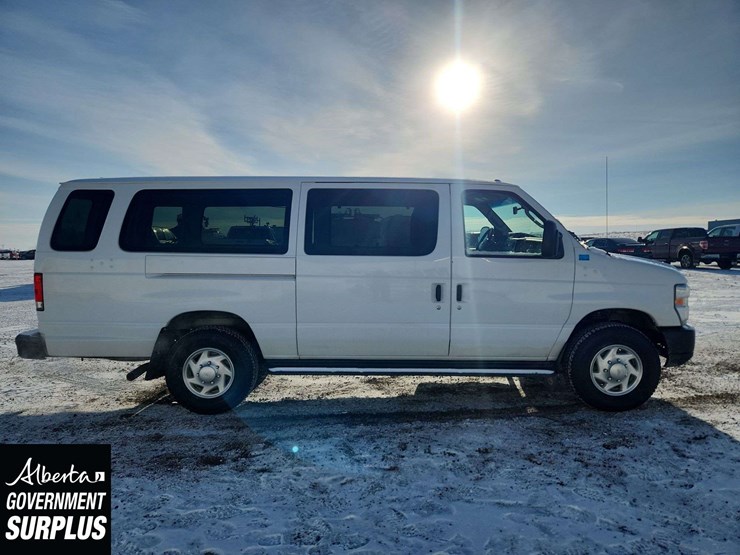 2014-ford-cargo-image-8