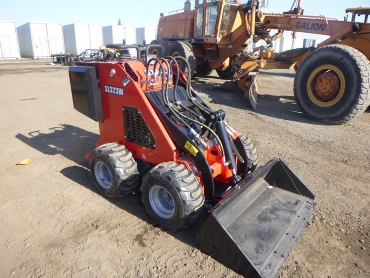 2025-sdlool-323w-skid-steer-loader-image-2