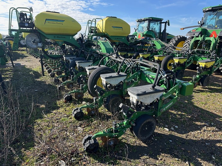 #4308-•-precision-planter-12-row-40"-planter-image-3
