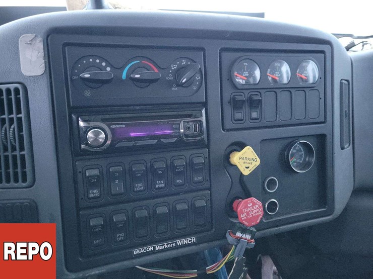 2007-international-workstar-7400-image-16