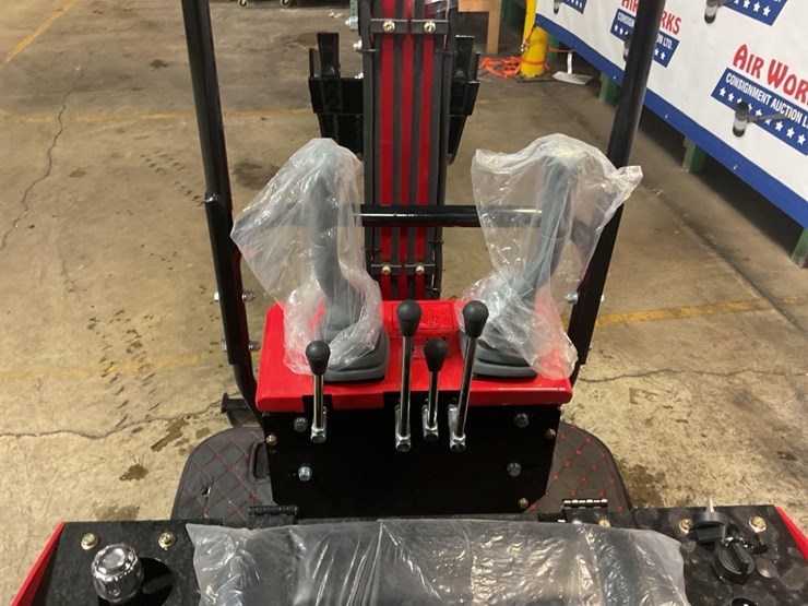 (inv.50031)-new-unused-miva-va13-mini-excavator,-13.5-gas-engine,-manual-thumb,-15"-bucket,-blade-image-11