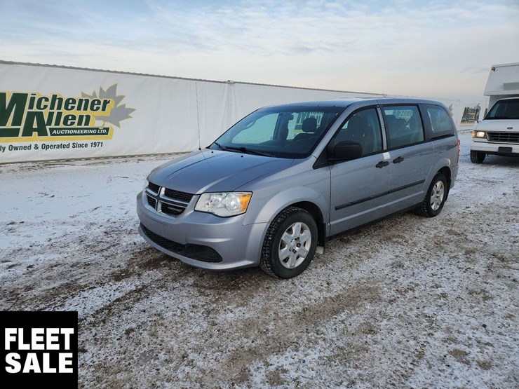 2013-dodge-grand-caravan-se-image-1