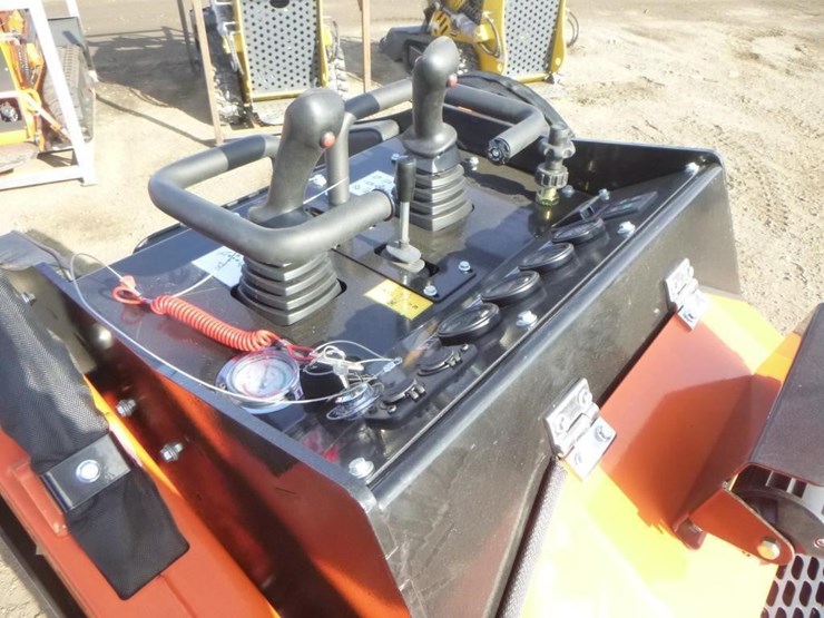 2025-sdlool-v1000-skid-steer-track-loader-image-16