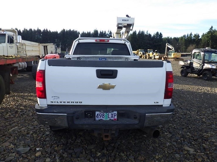 2012-chevrolet-3500-image-5