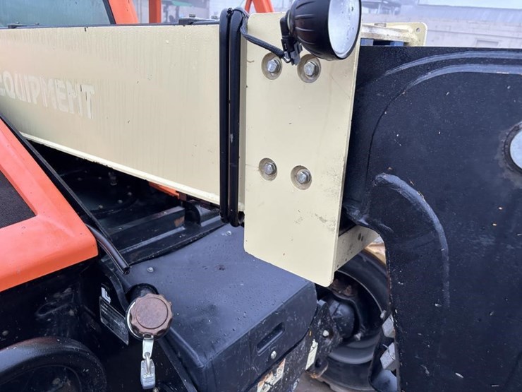 2015-jlg-g5-18a-image-13