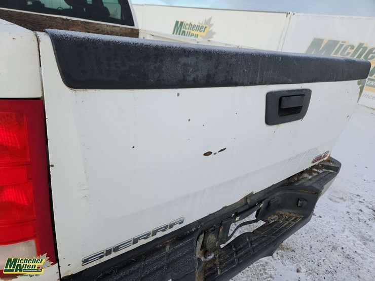 2011-gmc-sierra-3500hd-image-60