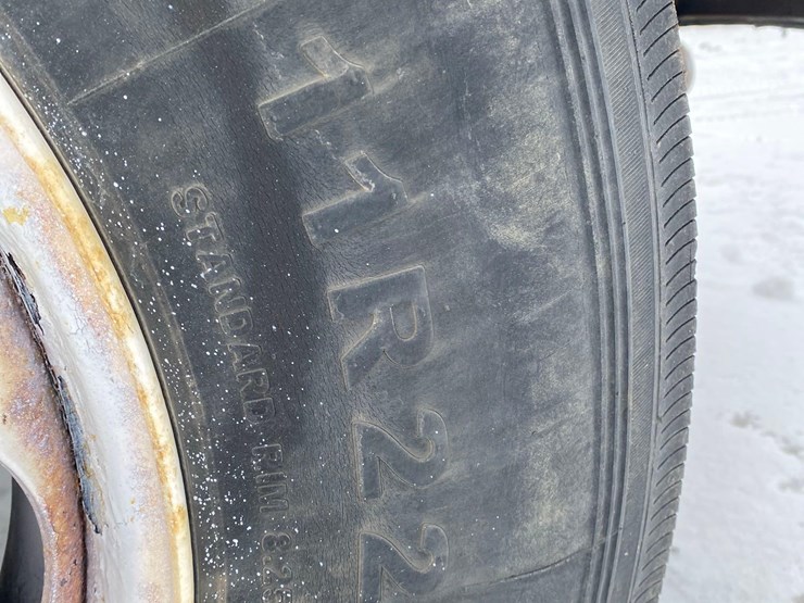 2005-sterling-at-9000-semi-tractor-image-49