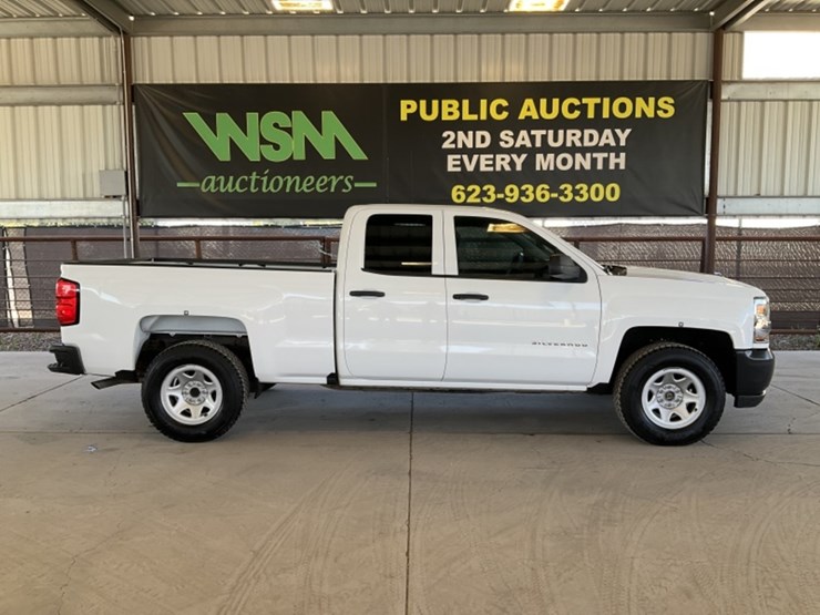 2017-chevrolet-silverado-1500-image-1