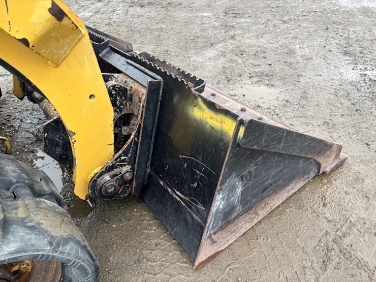 2021-caterpillar-259d3-image-11