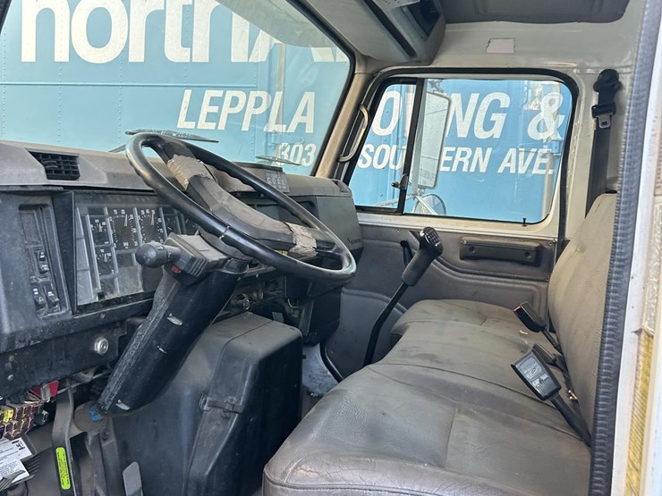 2001-international-4700-image-22