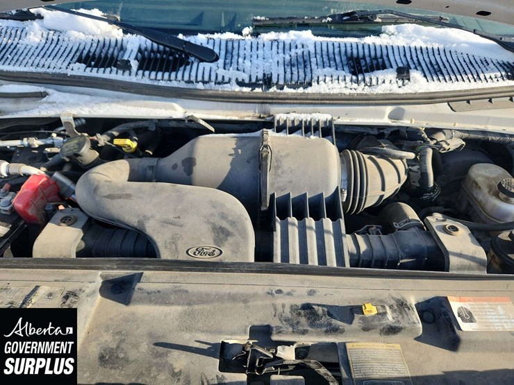 2014-ford-cargo-image-28