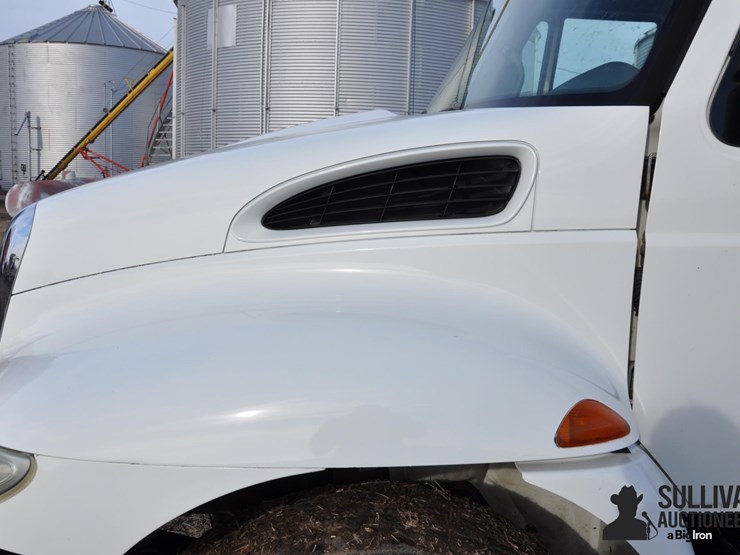 2004-international-durastar-4400-image-10