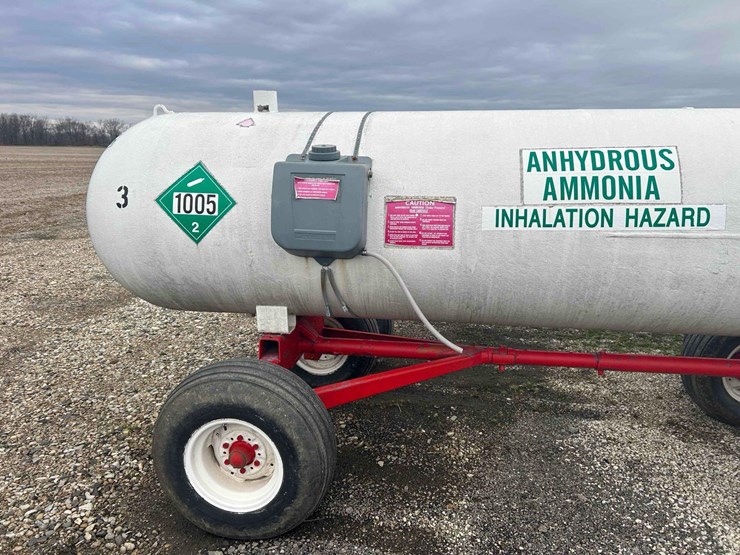1000-gal.-nh3-tank-on-gear-#3-image-4