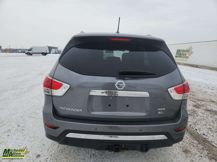 2015-nissan-pathfinder-image-11