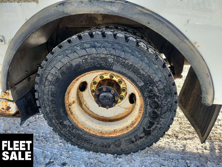 2008-freightliner-m2-106-image-12