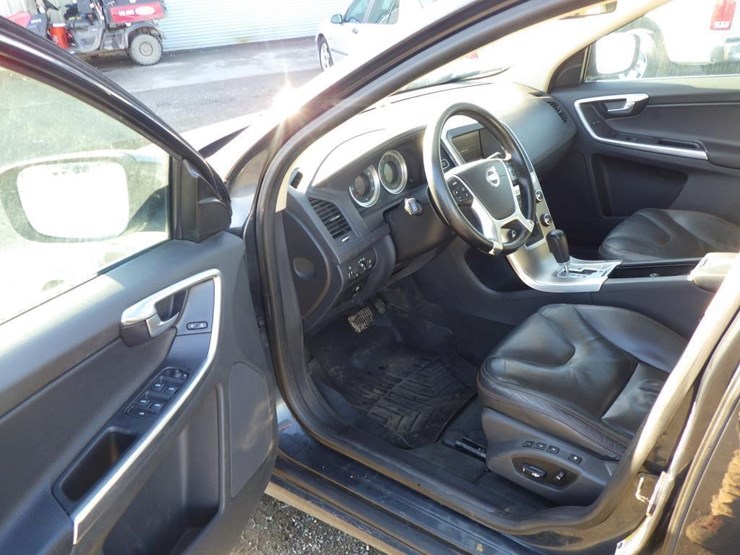 2012-volvo-xc60-image-5