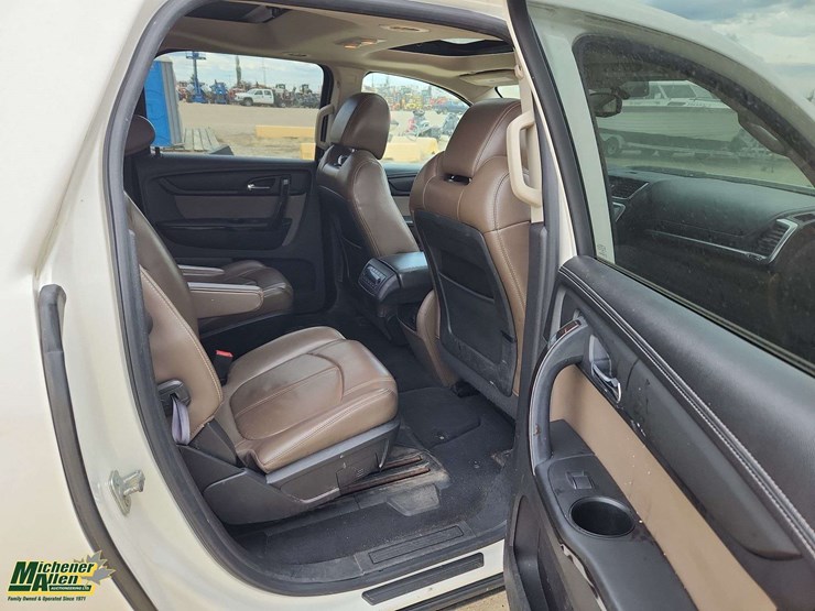 2013-gmc-acadia-slt-image-15