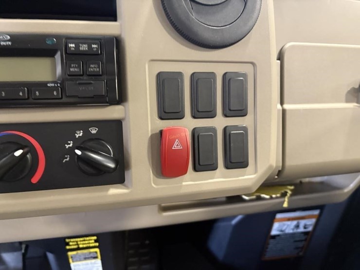 2024-john-deere-gator-image-11