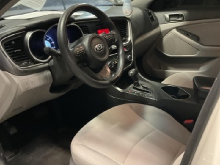 2015-kia-optima-sdn-image-21