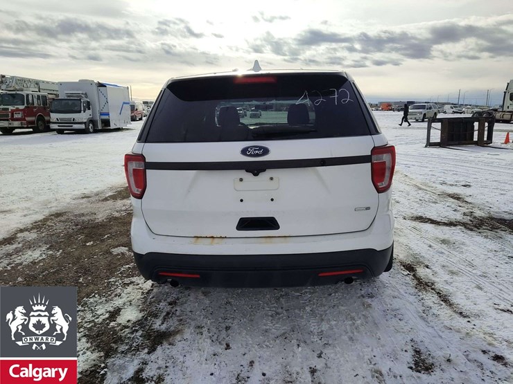 2016-ford-explorer-image-7