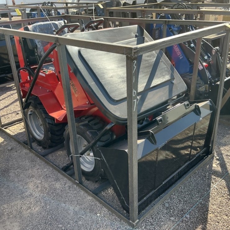 2025 AGT SDA-140W Ride on Skid Steer