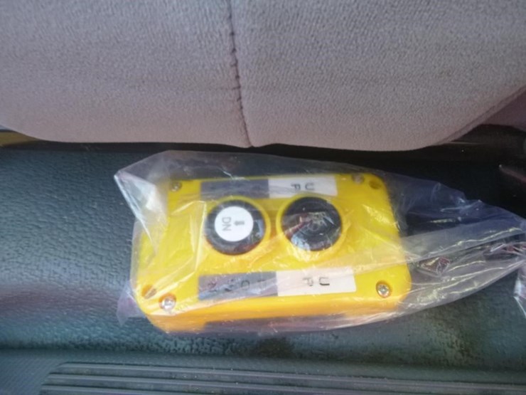 2018-isuzu-nqr-image-7