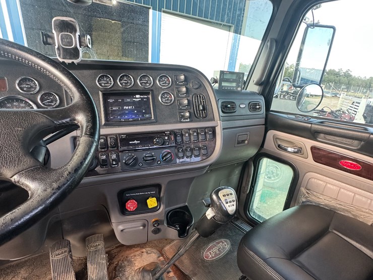 2019-peterbilt-389-image-6