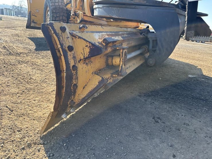 2008-deere-772d-image-9