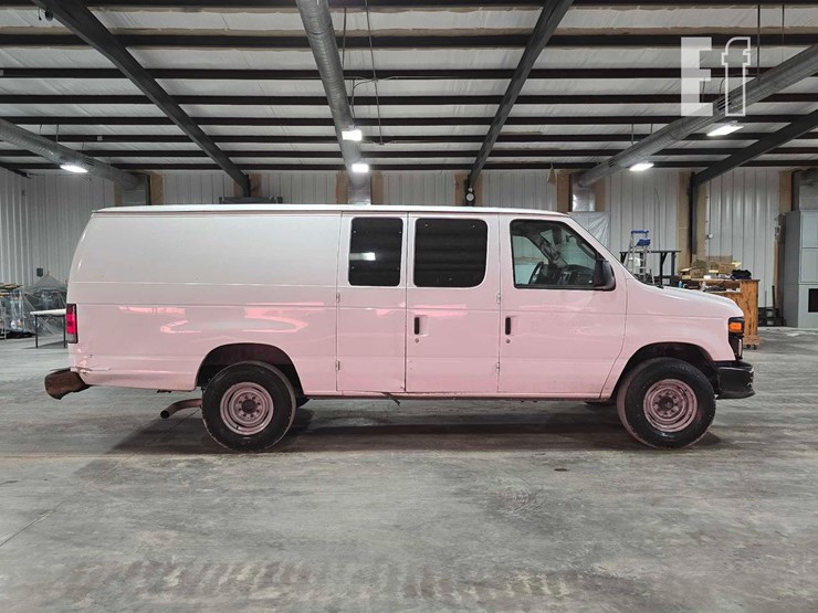 2012-ford-e250-image-6