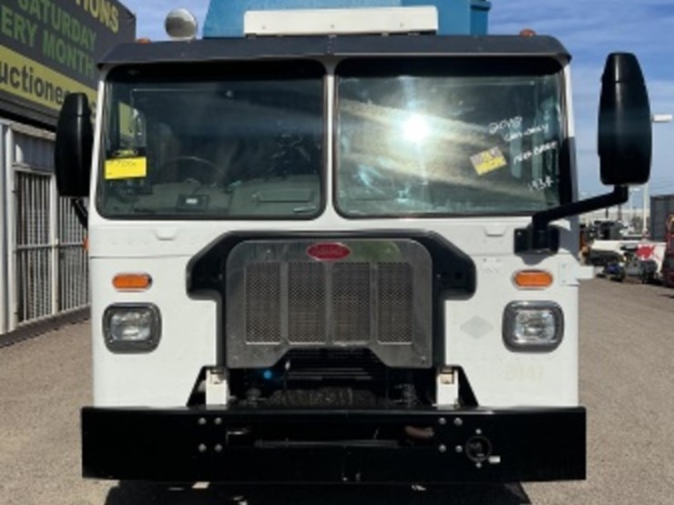 2018-peterbilt-520-image-3