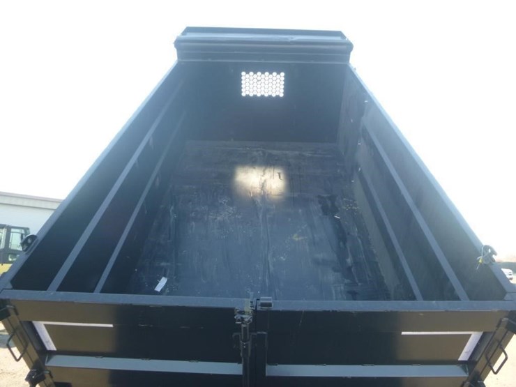 2018-isuzu-nqr-image-10