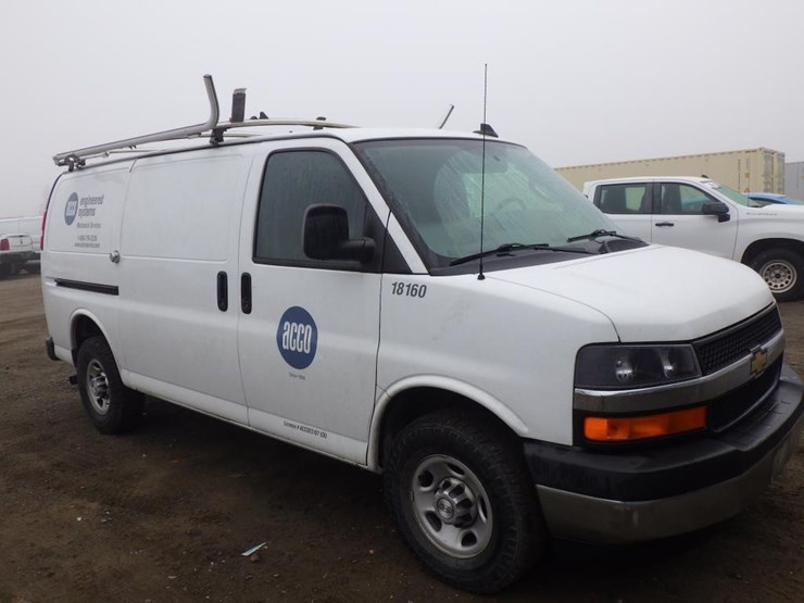 2017-chevrolet-express-2500-image-2