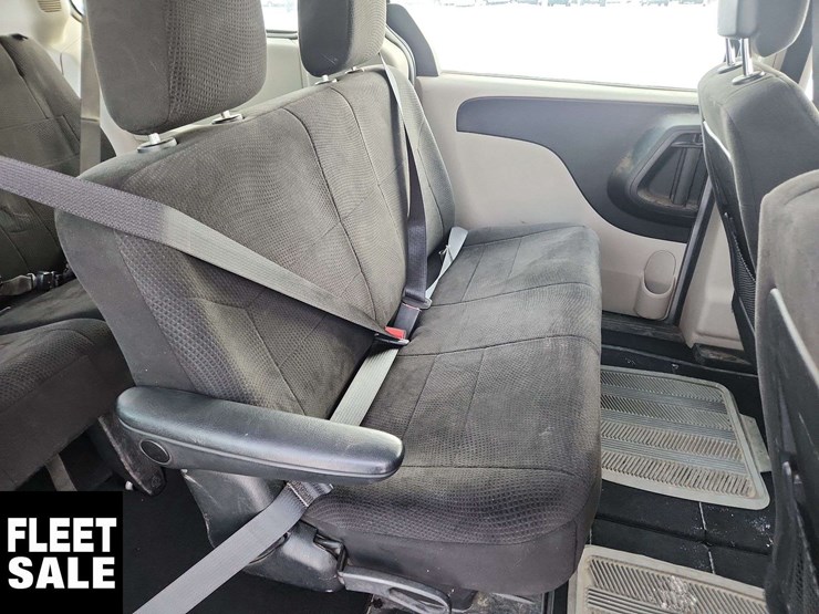 2013-dodge-grand-caravan-se-image-21