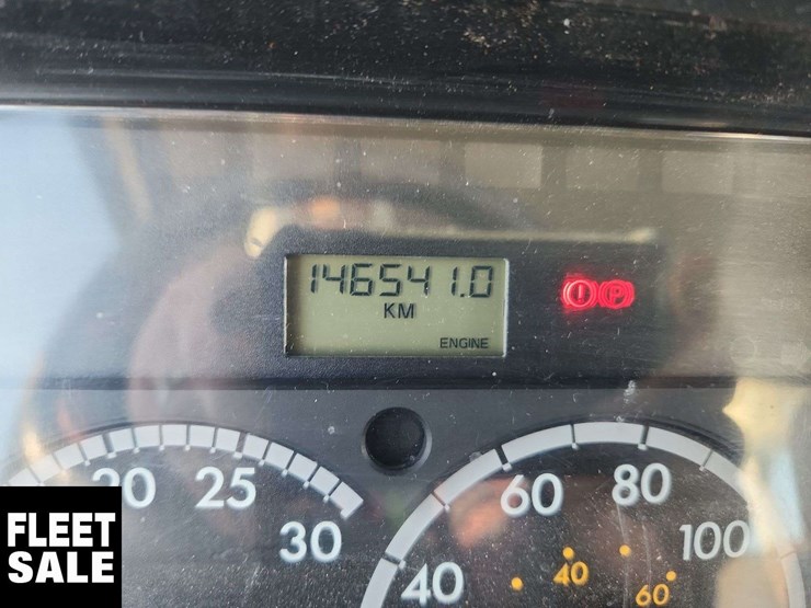 2008-freightliner-m2-106-image-20